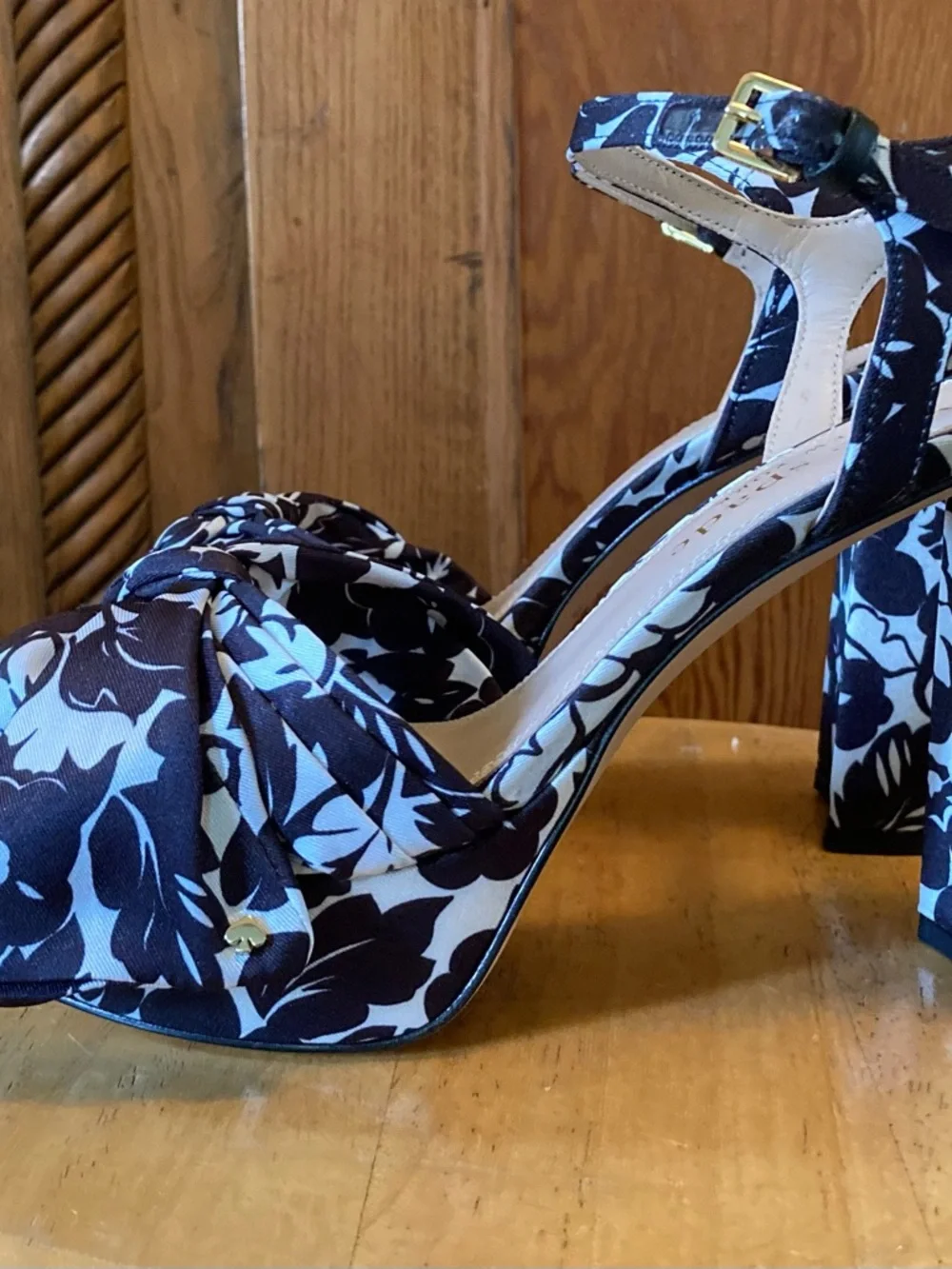 Kate Spade Floral Bow Heels Black White Platform Sandals Size 7B - Picture 4 of 8